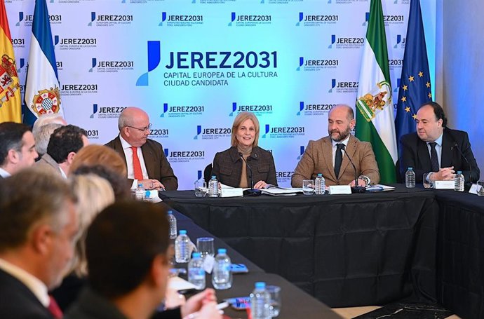 La alcaldesa de Jerez de la Frontera (Cádiz), María José García-Pelayo, en el encuentro del Consejo Rector de 'Jerez2031' para abordar últimos pasos de la presentación de la candidatura a capital cultural europea.