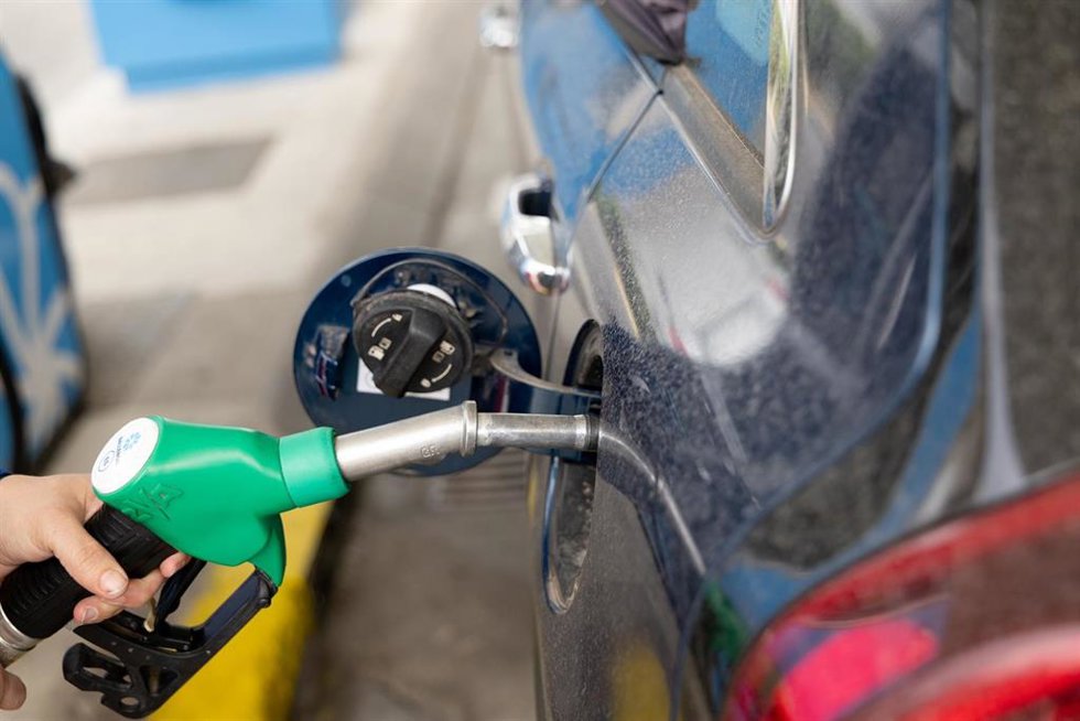Repostaje en una gasolinera, a 3 de marzo de 2026, en Madrid