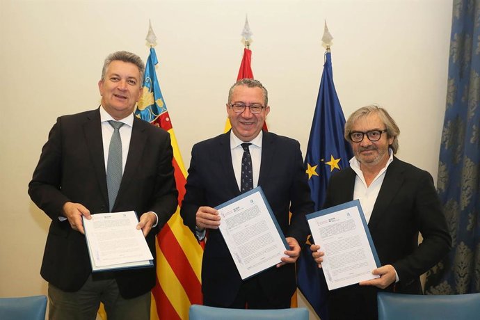 Firma del convenio de colaboración entre la Generalitat Valenciana y la Diputación de Alicante