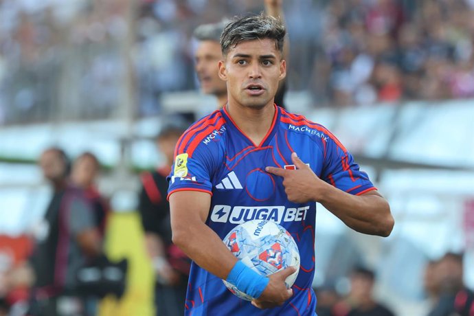 Futbol, Colo Colo vs Universidad de Chile. Fecha 5, Liga de Primera 2026. El jugador de Universidad de Chile Fabian Hormazabal es fotografiado durante el partido de primera division contra Colo Colo disputado en el estadio Monumental de Santiago,