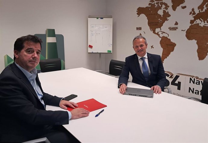 El consejero de Industria y de Transición Ecológica y Digital Empresarial del Gobierno de Navarra, Mikel Irujo, y el presidente de la Confederación Empresarial Navarra (CEN), Manuel Piquer