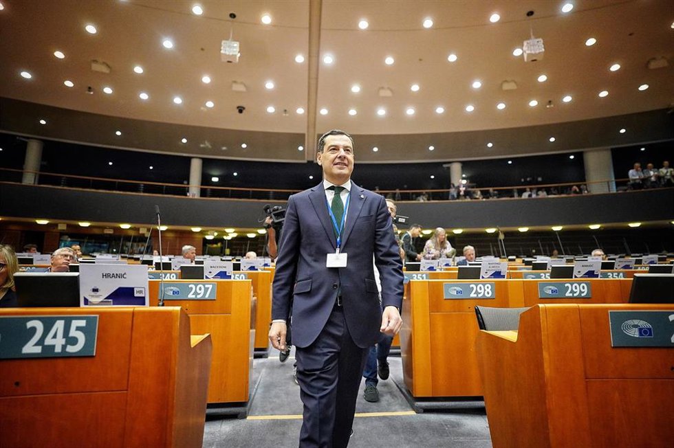 Archivo - El presidente de la Junta de Andalucía, Juanma Moreno, en una imagen de archivo en el Comité de las Regiones.