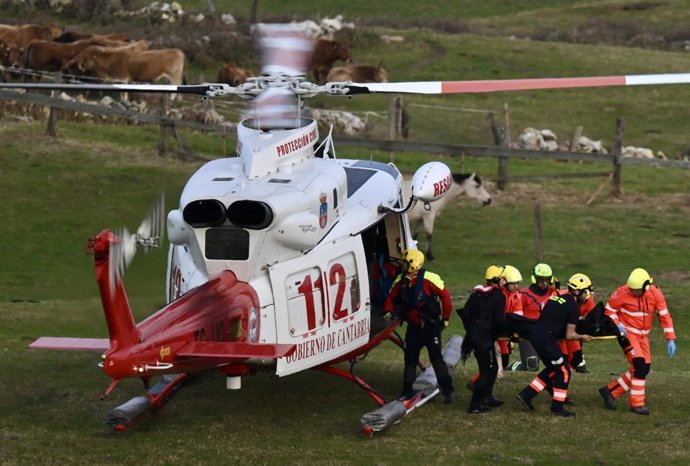 Equipos de rescate trabajan en el lugar de los hechos, a 3 de marzo de 2026, en Santander
