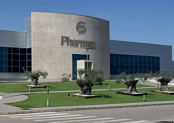 Archivo - Planta de Pharmex en Almodóvar del Río (Córdoba).
