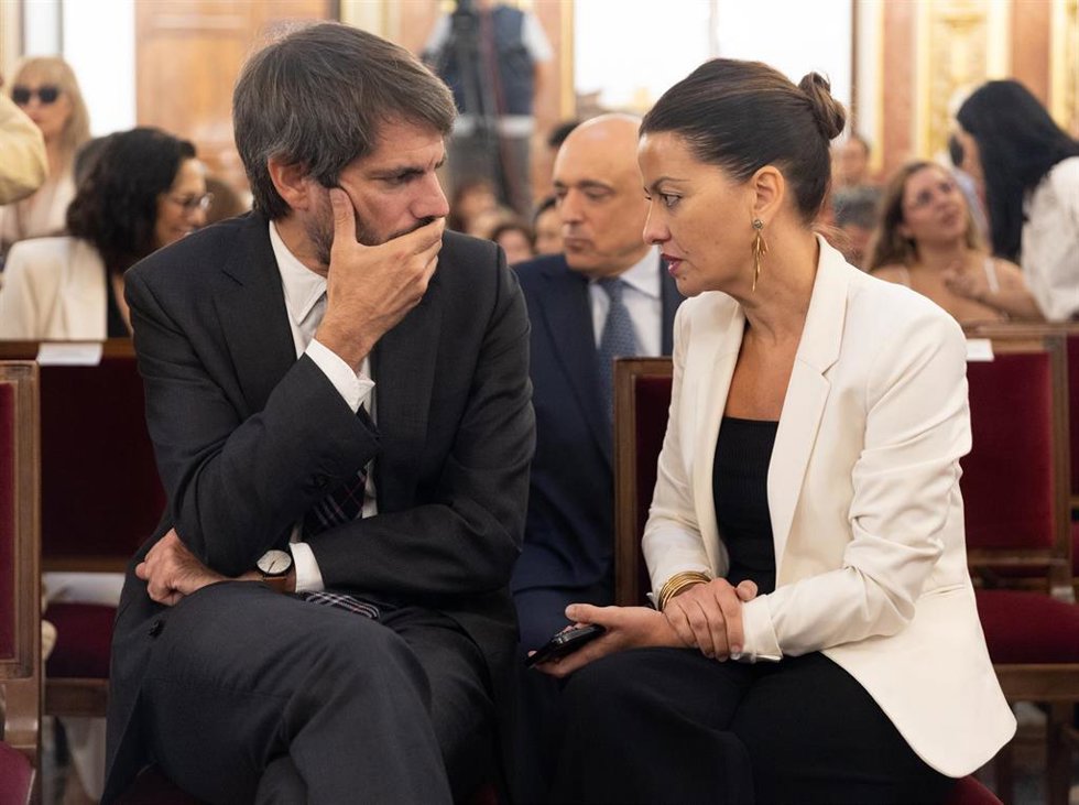 Archivo - El ministro de Cultura, Ernest Urtasun y la ministra de Infancia y Juventud, Sira Rego, durante un acto por la conmemoración del 92 aniversario del sufragio femenino, a 23 de septiembre de 2025, en Madrid (España). 