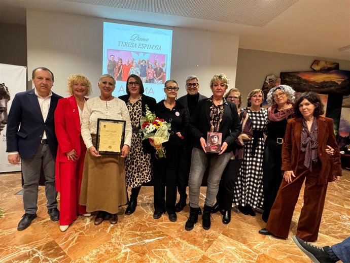 PSOE de Antequera reconoce a Amama con su Premio Teresa Espinosa.