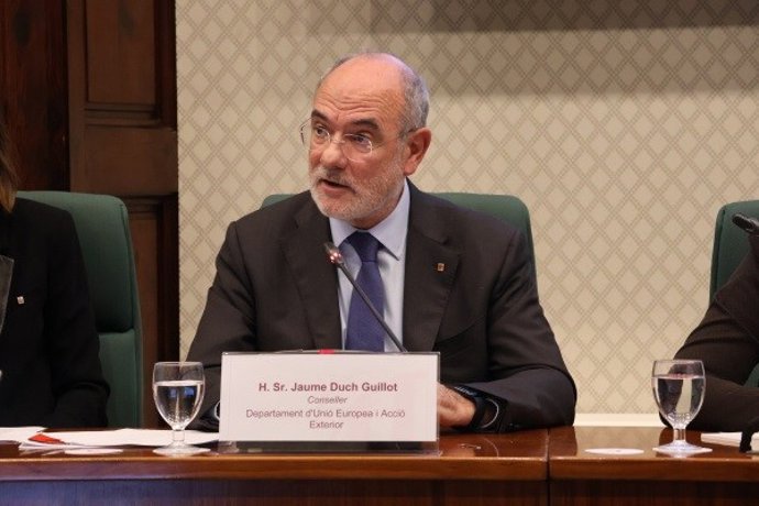 El conseller de de UE y Acción Exterior, Jaume Duch, en la presentación de los Presupuestos de 2026 en comisión parlamentaria.