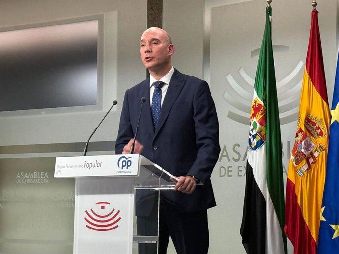 El portavoz del Grupo Parlamentario Popular, José Ángel Sánchez Juliá, valora en rueda de prensa el discurso de María Guardiola