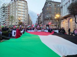 Cientos de personas se manifiestan en Vigo contra la guerra