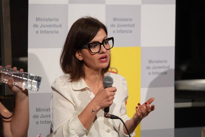 La ministra de Juventud e Infancia, Sira Rego,  en la presentación del documental  'Algo nos está pasando' en Madrid.