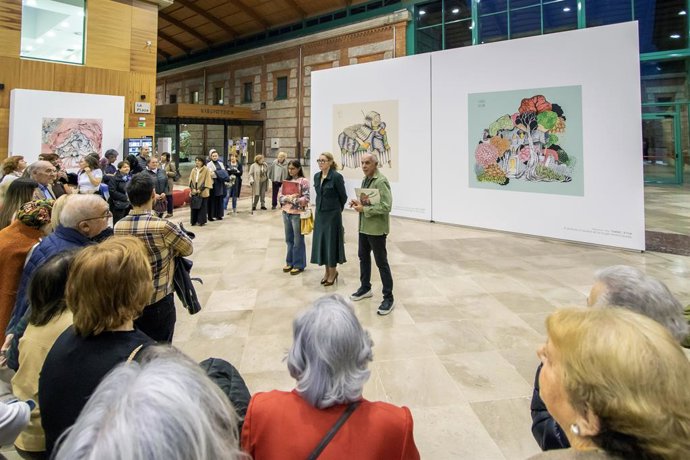 La directora de Cultura inaugura la muestra 'Somos creadoras' de la ilustradora Sonia Piñeiro