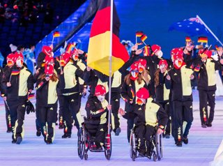 Archivo - 04 March 2022, China, Beijing: Anna-Lena Forster and Martin Fleig, flag bearers of Germany, enter the stadium with their team during the opening ceremony of Beijing 2022 Winter Paralympic Games at the Beijing Olympic Stadium "Bird's Nest". Photo