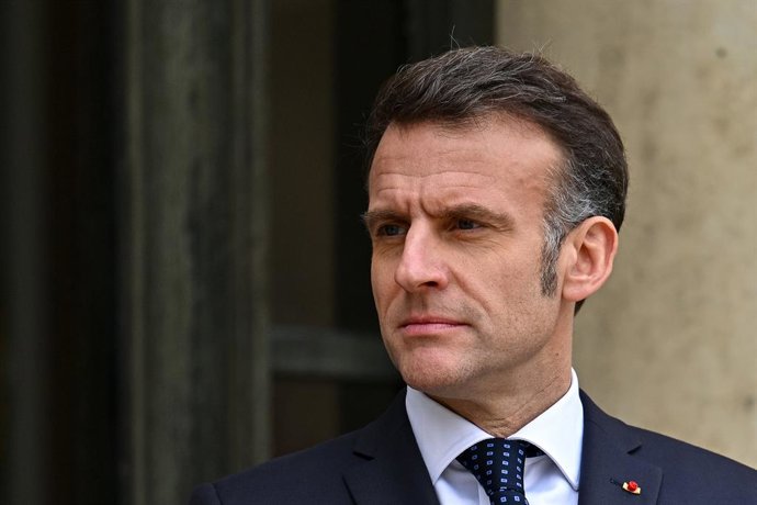 27 de fevereiro de 2026, Paris, Ile-De-France (Região, França): O presidente da República, Emmanuel Macron, recebeu o primeiro-ministro da República da Eslovênia, Robert Golob, no Palácio do Eliseu em 27 de fevereiro de 2026.
