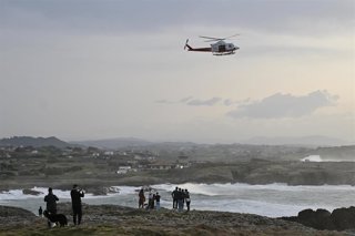 Equipos de rescate trabajan en el lugar de los hechos, a 3 de marzo de 2026, en Santander, Cantabria (España). 