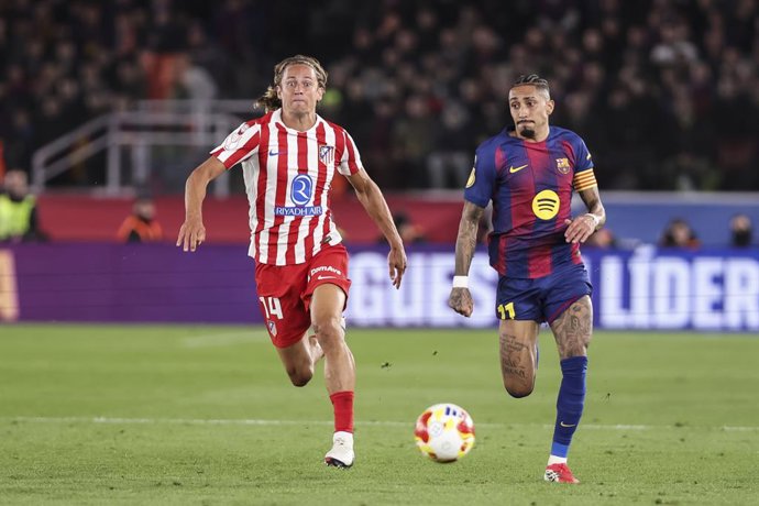 Marcos Llorente of Atletico de Madrid and Raphinha of FC Barcelona compete for the ball during the Spanish Cup, Copa del Rey, football match Semifinal Second Leg played between FC Barcelona and Atletico de Madrid at Spotify Camp Nou stadium on March 03, 2