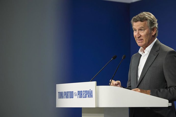 Archivo - Arquivo - O presidente do PP, Alberto Núñez Feijóo, durante uma coletiva de imprensa após a reunião do Comitê Diretor do PP, na sede do partido, em 25 de agosto de 2025, em Madri (Espanha). Durante a coletiva, o líder do PP falou sobre...