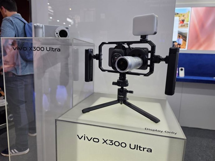 El nuevo vivo X300 con el telebojetivo.