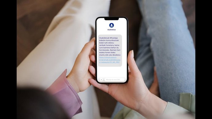 Osasun informazioa Whatsapp bidez bidaltzeko baimenak biltzen hasiko da Osakidetza