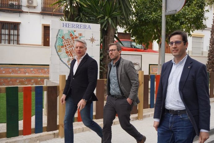 Visita del subdelegado del Gobierno en Sevilla, Francisco Toscano, al municipio de Herrera