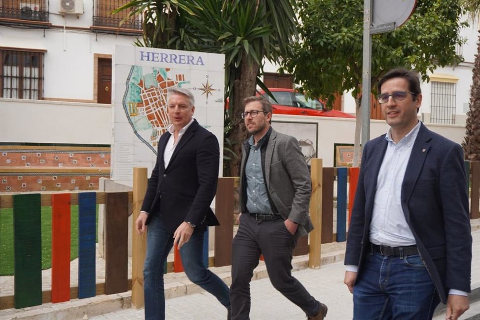 Visita del subdelegado del Gobierno en Sevilla, Francisco Toscano, al municipio de Herrera