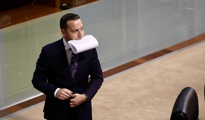 El líder de VOX en Extremadura, Óscar Fernández Calle, durante el debate de investidura de María Guardiola como presidenta de la Junta de Extremadura, en la Asamblea de Extremadura, a 4 de abril de 2026, en Mérida, Extremadura (España).