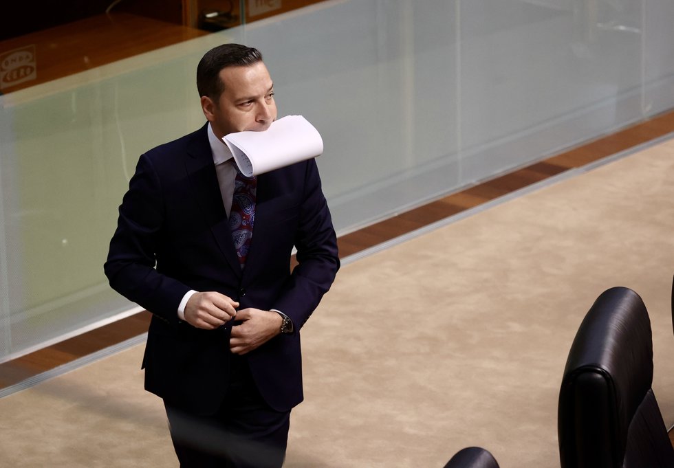 El líder de VOX en Extremadura, Óscar Fernández Calle, durante el debate de investidura de María Guardiola como presidenta de la Junta de Extremadura, en la Asamblea de Extremadura, a 4 de abril de 2026, en Mérida, Extremadura (España).