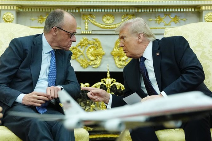03 March 2026, US, Washington: US President Donald Trump (R) meets with German Chancellor Merz at the White House. Photo: Kay Nietfeld/dpa