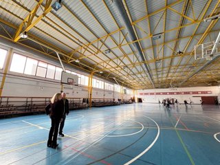 La delegada de Deportes del Ayuntamiento de Sevilla, María Tena, visita el Centro Deportivo Mar de Plata