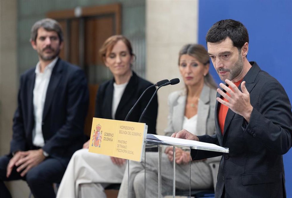 Archivo - (I-D) El ministro de Cultura, Ernest Urtasun; la ministra de Sanidad, Mónica García; la vicepresidenta segunda y mnistra de Trabajo y Economía Social, Yolanda Díaz, y el ministro de Derechos Sociales, Consumo y Agenda 2030, Pablo Bustinduy, du