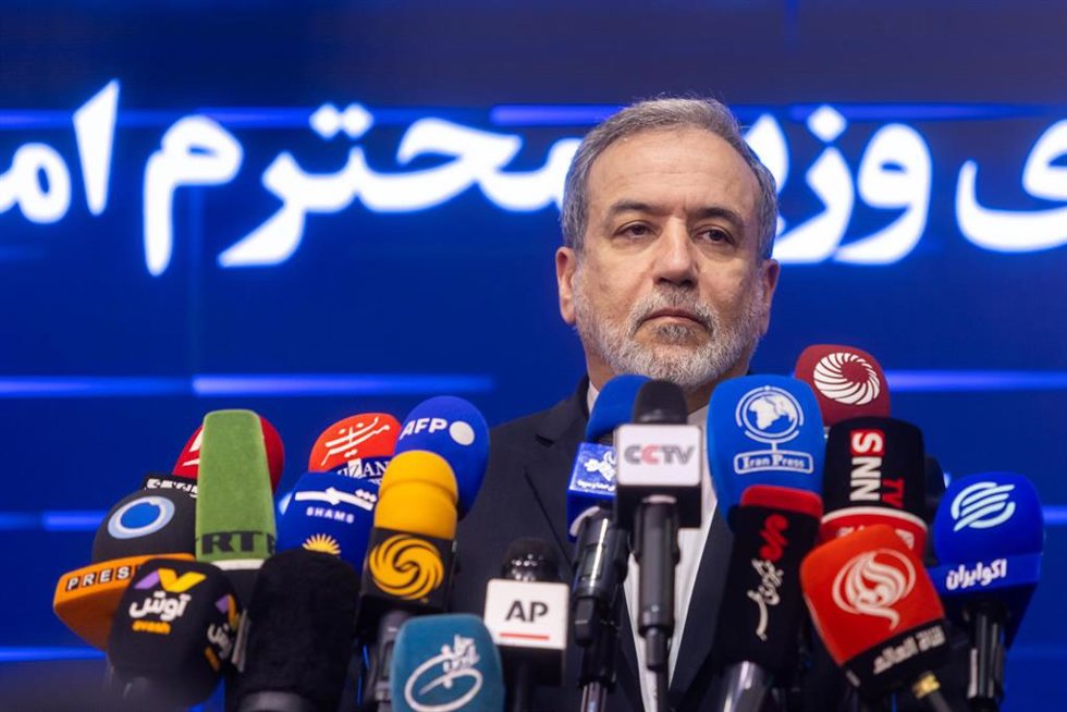 El ministro de Exteriores de Irán, Abbas Araqchi, durante una rueda de prensa el 8 de febrero de 2026 (archivo)