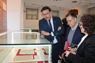 El consejero de Educación, Cultura y Deportes, Amador Pastor, junto al alcalde de Albacete, Manuel Serrano, durante la presentación.