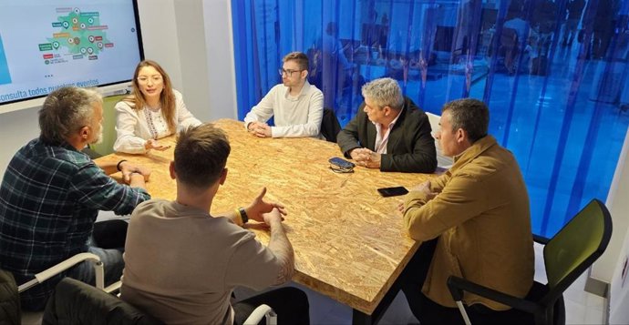 El diputado Tomás Sánchez se ha reunido con los emprendedores de la edición anterior de la Red de Emprendimiento Circular Fab