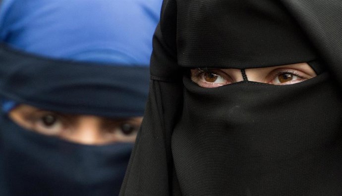Archivo - Mujeres con niqab