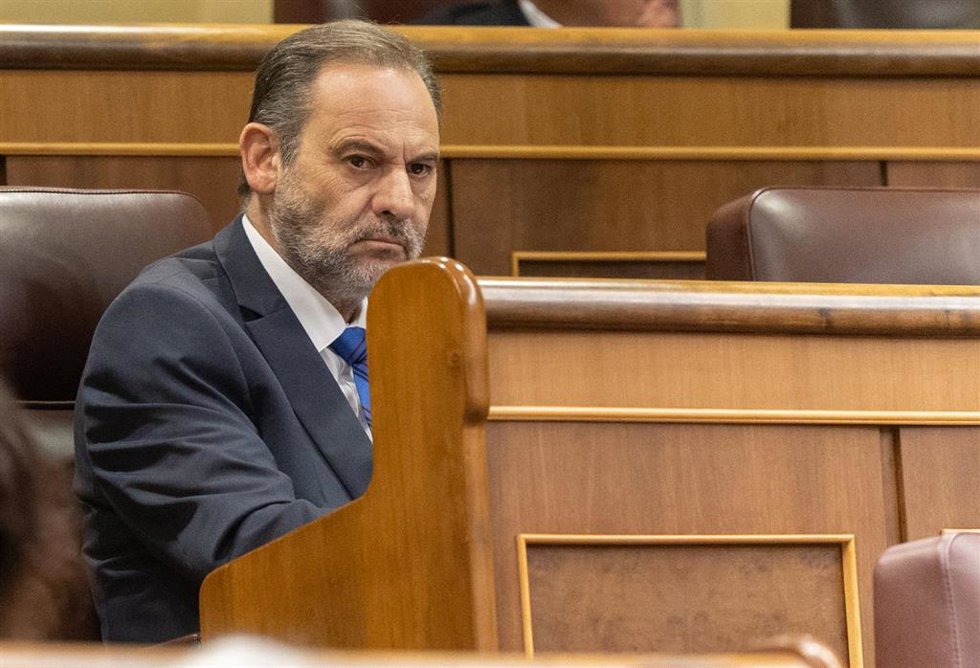 Archivo - El exministro de Transportes José Luis Ábalos, durante una sesión de control al Gobierno, en el Congreso de los Diputados, a 22 de octubre de 2025, en Madrid (España).