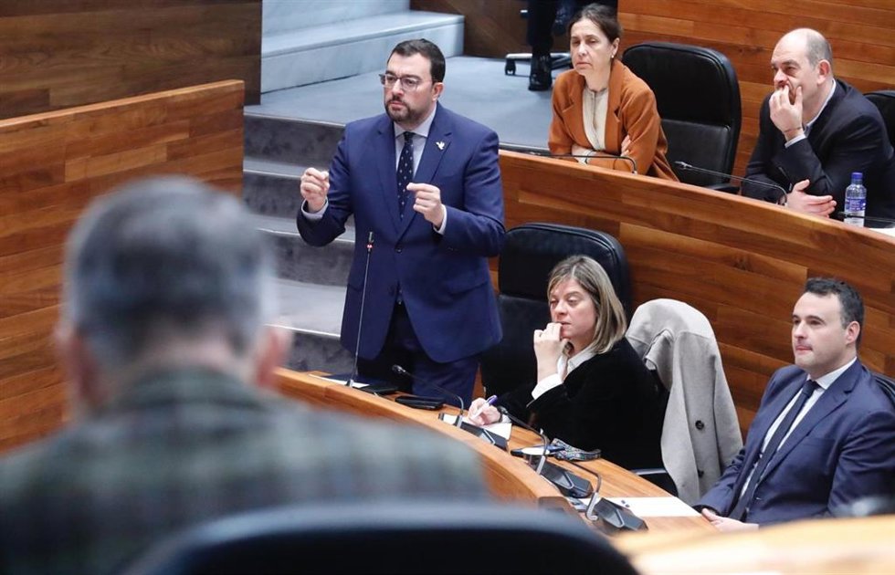 El presidente del Principado, Adrián Barbón, durante el Pleno de la JGPA.