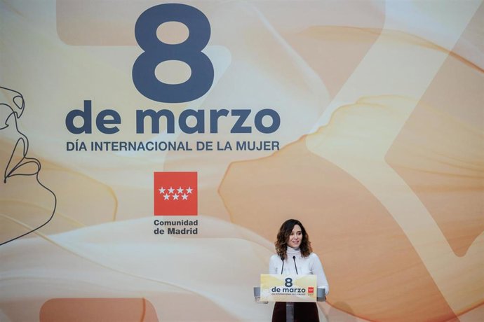 Archivo - La presidenta de la Comunidad de Madrid, Isabel Díaz Ayuso, interviene durante el acto institucional de entrega de los Reconocimientos 8 de Marzo, en la Real Casa de Correos, a 8 de marzo de 2024, en Madrid (España).
