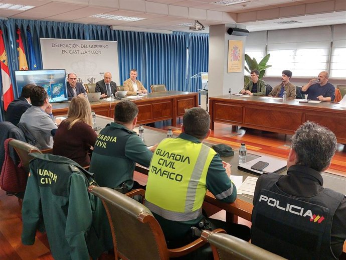 El subdelegado en Valladolid preside una reunión preparatoria para garantizar la seguridad durante el eclipse solar.