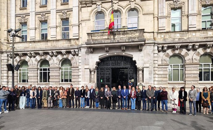 Santander guarda un minuto de silencio por las víctimas de El Bocal