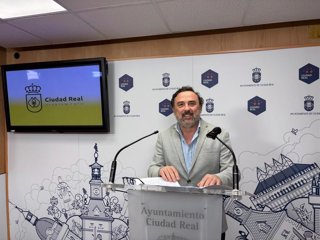 Concejal de Servicios a la Ciudad y responsable del área municipal de Parques y Jardines, Gregorio Oraá.