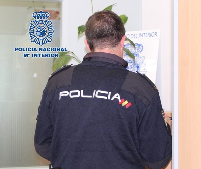 Archivo - Agente de la Policía Nacional.