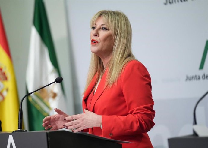 La consejera de Economía, Hacienda, Fondos Europeos y Diálogo Social y portavoz del Gobierno andaluz, Carolina España, en la rueda de prensa posterior a la reunión del Consejo de Gobierno.
