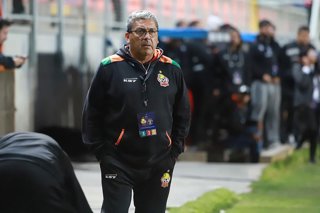 Futbol, Cobresal vs Audax Italiano. Copa Sudamericana 2026. El director técnico de Cobresal, Gustavo Huerta es fotografiado durante el partido valido por la  primera ronda de la Copa Sudamericana 2026. Disputado en el estadio Zorro del Desierto Calama,