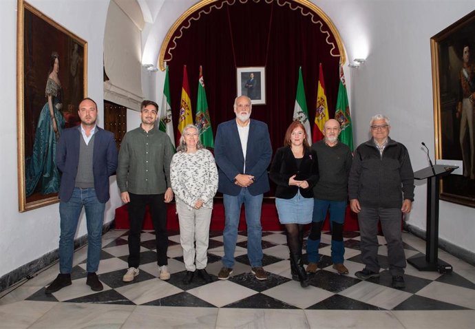 El vicepresidente segundo de la Diputación de Cádiz, Javier Vidal, presenta los nuevos trabajos de Memoria Democrática amparados por la institución provincial.