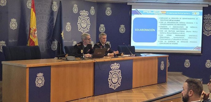 El Interlocutor de Policial Nacional Sanitario, Manuel Yanguas Menéndez, y el comisario general de Seguridad Ciudadana, Francisco López Gordo, en el balance de agresiones a sanitarios de 2025