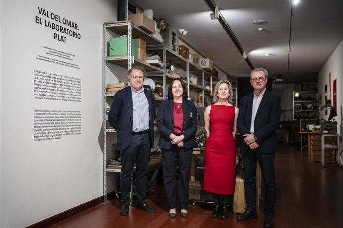 El MUCAC La Coracha de Málaga inaugura la exposición ‘Val del Omar. El laboratorio PLAT’, que recrea el lugar donde trabajó el artista inventor, visionario, poeta visual y cinemista granadino en sus últimos años de vida
