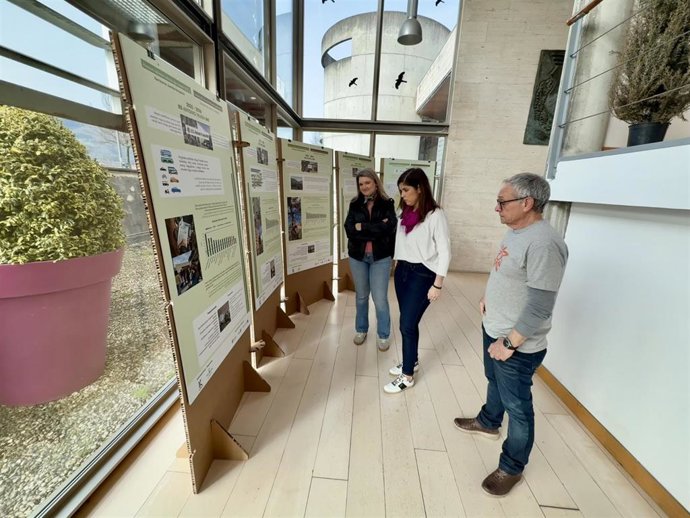 La concejala de Desrrollo Sostenible y Medio Natural de Barakaldo, Alba Delgado, en la pesentación de los resultados de las mediciones de calidad del aire en entornos escolares
