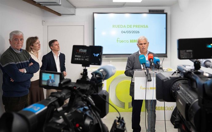 El presidente de Cooperativas Agroalimentarias de Granada, Fulgencio Torres, interviene ante los medios