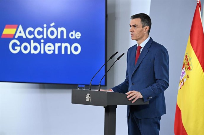El presidente del Gobierno, Pedro Sánchez, realiza una declaración institucional para valorar los últimos acontecimientos internacionales, en el Palacio de la Moncloa.