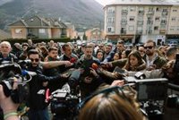 Abascal pide a Feijóo que presente una moción de censura contra Sánchez, "el carroñero que se alimenta de las guerras"