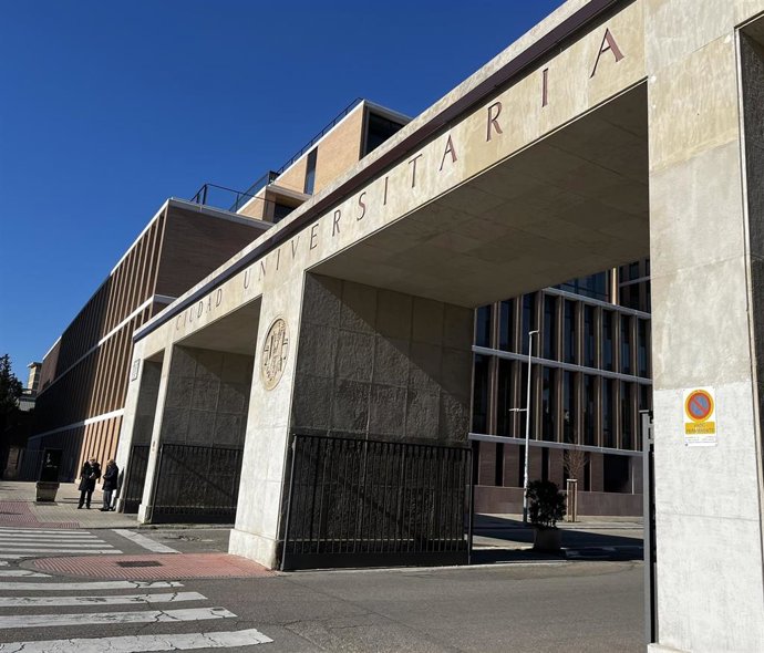 Archivo - Acceso a la ciudad universitaria de Zaragoza, campus de la plaza San Francisco.